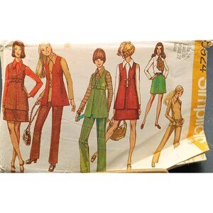 Vintage Sewing PATTERN Simplicity 8924, Young Junior Teen 1970 Vest Mini Skirt